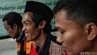 Sejumlah sopir bus Antar Kota Antar Provinsi (AKAP) tengah menjalani pemeriksaan kesehatan.