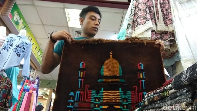 Sajadah Impor Asal Turki Ramai Diborong Jelang Lebaran