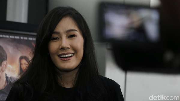 Ardina Rasti, si Desi yang Nyebelin di Film 22 Menit Ardina Rasti, si Desi yang Nyebelin di Film 22 Menit
