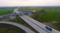 Jalan Tol Solo-Ngawi segmen Kartasura-Sragen ini telah dinyatakan lulus uji laik operasi oleh Kementerian PUPR namun sudah dibuka untuk mendukung kelancaran arus mudik di Jawa tahun ini. Pool/Waskita Karya.