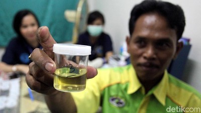 Sopir Bus Lebaran Jalani Tes Narkoba di Terminal Kampung Rambutan