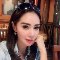 Saat tampil di salah satu acara televisi, Femmy Permatasari sempat membantah bahwa dirinya melakukan operasi plastik. Dia mengatakan bahwa dia hanya melakukan operasi pada bagian hidung karena kecelakaan yang pernah dialaminya. Kecelakaan tersebut lah yang membuat hidungnya semakin lama semakin bengkok hingga dirinya kesulitan untuk bernapas. Karena alasan tersebut, Femmy pun memutuskan untuk melakukan operasi untuk memperbaiki bentuk hidungnya. Foto: Dok. Instagram/femmypermatasari