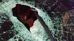 Foto: Kaca Pecah Sisa Aksi Lempar Batu di Tol Pondok Gede