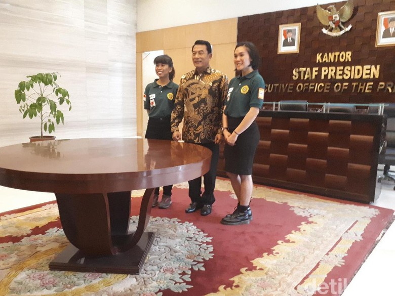 Moeldoko Terima 2 Srikandi Pemuncak 7 Gunung di Dunia Moeldoko Terima 2 Srikandi Pemuncak 7 Gunung di Dunia