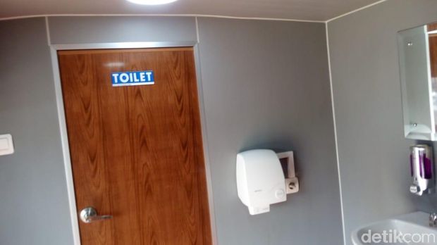 Mobil toilet VVIP di Rest Area sementara Koripan, Kabupaten Semarang.