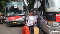 Antusiasme masyarakat terhadap acara ini pun semakin besar. Setelah tahun lalu PLN berhasil mengantarkan 2.621 pemudik untuk berlebaran di kampung halaman bersama keluarga, di tahun ini jumlah peserta mudik bareng bertambah hampir dua kali lipat dari tahun sebelumnya. 