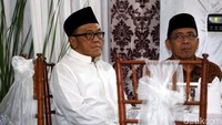 Aburizal Bakrie juga hadir.