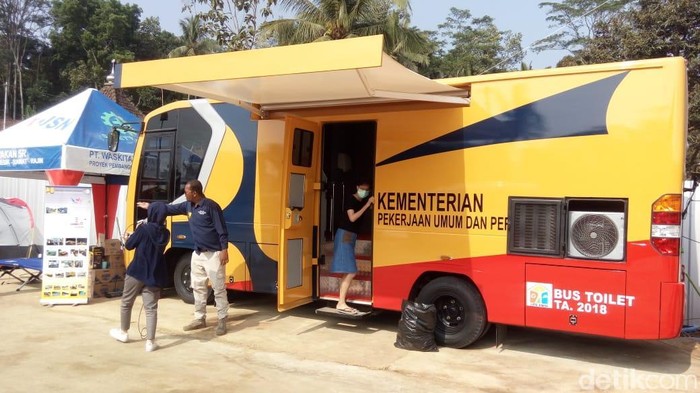 Mobil toilet VVIP yang berada di Rest Area sementara Koripan, Susukan, Kabupaten Semarang. (Foto: Eko Susanto/detikcom) Mobil toilet VVIP yang berada di Rest Area sementara Koripan, Susukan, Kabupaten Semarang. (Foto: Eko Susanto/detikcom)