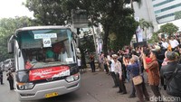 PLN memberangkatkan 5.300 pemudik dengan 100 bus.