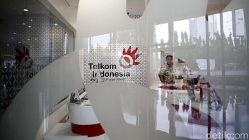 Setibanya di Gedung Telkom Group, Ketua DPR RI dan rombongan disambut Direktur Utama Telkom Alex Sinaga, Direktur Utama Telkomsel Ririek Adriansyah, Direktur Network Telkomsel Bob Ariawan, Direktur Network & IT Telkom Zulhelfi Abidin, serta jajaran direksi Telkom dan Telkomsel lainnya.