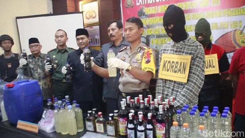 3 Warga Temanggung Tewas Usai Pesta Miras Oplosan di Bulan Puasa 3 Warga Temanggung Tewas Usai Pesta Miras Oplosan di Bulan Puasa