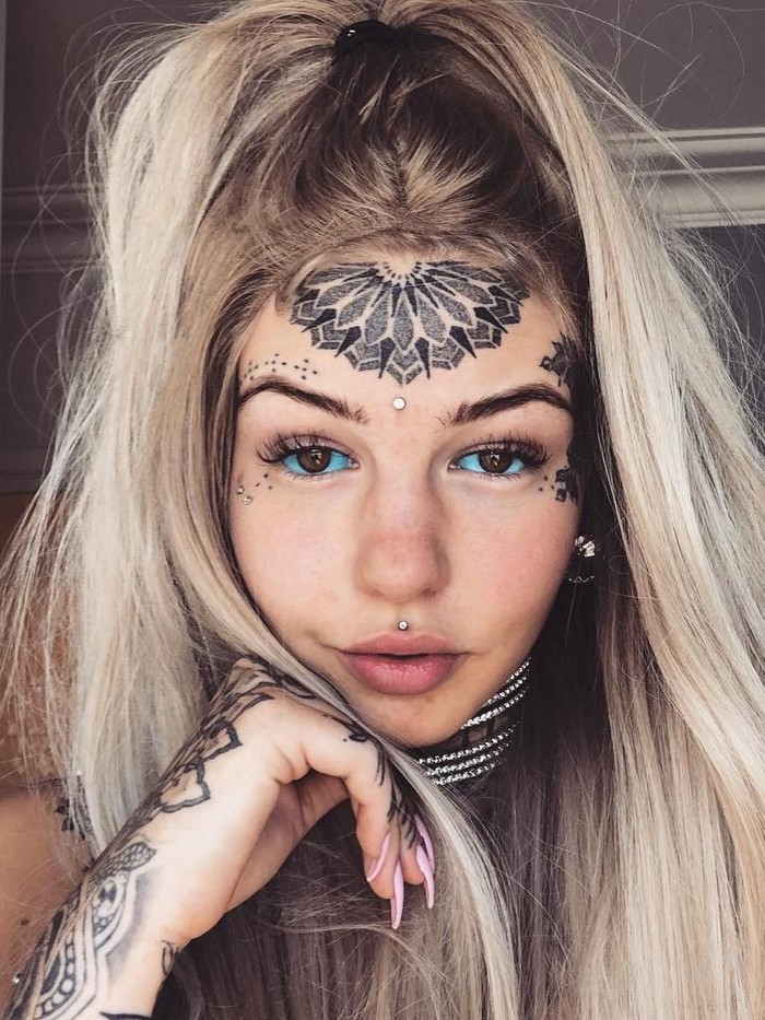 Amber Luke, wanita bertato