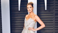 Kate Upton juga pernah tampil dalam film The Other Woman bersama Cameron Diaz dan Leslie Mann.  Foto: Instagram