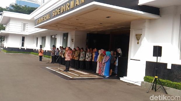 Lepas Mudik Staf Kemenhan, Ryamizard Ingatkan Jaga Keamanan