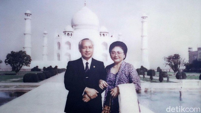 Tim blak-blakan detikcom berkesempatan mendapatkan wawancara dengan putri sulung almarhum Presiden kedua Indonesia Soeharto, Siti Hardiyanti Rukmana atau yang biasa mbak Tutut.