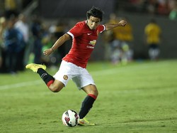 Dari pos bek kanan, ada Rafael da Silva. Dia memperkuat MU pada 2008-2015. Rafael bermain 170 kali dengan sumbangan lima gol.  (Foto: Stephen Dunn/Getty Images)