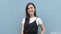 Penampilan Michelle Joan tampak simple dengan mengenakan jumpsuit, makeup Michelle juga simple dalam kesempatan itu. Foto: Pool/Noel/DetikFoto.