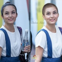 Seketika wajah Chelsea Islan jadi beda banget kalau botak.  Foto: Instagram/@edycomodo