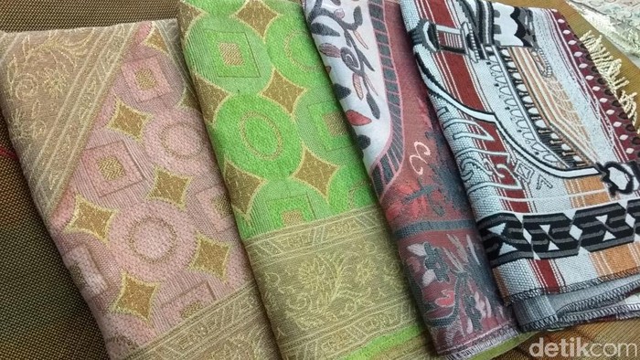 Jualan Sajadah Saat Ramadan, Pedagang Bisa Kantongi Rp 20 Juta/Hari