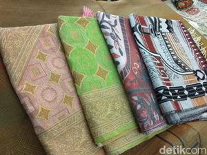 Jualan Sajadah Saat Ramadan, Pedagang Bisa Kantongi Rp 20 Juta/Hari