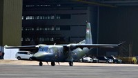 NC212i telah menggunakan Digital Avionic dan telah dilengkapi Autopilot sehingga memudahkan pilot melakukan konfigurasi terbang sedangkan perbedaan dengan NC212-200 terletak pada Avionic Rack yang semula diletakkan di dalam pesawat, pesawat NC212i Avionic Rack diletakkan di bagian depan moncong pesawat sehingga dapat menambah jumlah penumpang, perbedaan lainnya pesawat NC212i menggunakan winglet untuk mengurangi hambatan udara disekitar ujung sayap dan menggunakan kaca kotak untuk menambah kenyamanan penumpang melihat keluar pesawat. Pool/PTDI.