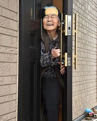 Kocaknya Gaya Foto Nenek 90 Tahun yang Dijuluki Ratu Selfie