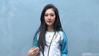 Della pun menceritakan pengalaman pertamanya menjalani puasa tanpa sosok Julia Perez. Pool/Noel/detikFoto.