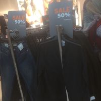 Kemeja Hingga Jaket Denim Diskon di Topshop Sampai 50%