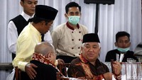 Din Syamsudin juga terlihat hadir.