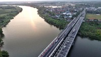 Dibukanya Jembatan Cincin Lama ini membuat lalu lintas kembali normal. Khususnya dalam masa mudik Lebaran, para pemudik yang mengambil jalur Pantai Utara (Pantura) dari Semarang-Demak-Kudus-Pati-Rembang Tuban-Lamongan-Gresik hingga Surabaya atau sebaliknya akan lebih lancar. Istimewa/Kementerian PUPR.