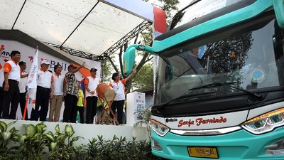 BNI Lepas Pemudik Bus di TMII