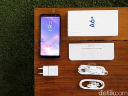 Unboxing Samsung Galaxy A6+