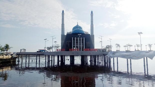 Masjid Amirul Mukminin makassar