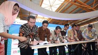 Perjanjian kerjasama itu yakni meliputi perihal pembelian untuk tiket regular dan Personal Frequent Rider menggunakan kartu Bank DKI. Foto: dok. Bank DKI Perjanjian kerjasama itu yakni meliputi perihal pembelian untuk tiket regular dan Personal Frequent Rider menggunakan kartu Bank DKI. Foto: dok. Bank DKI