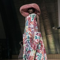 Gaun-gaun bersiluet A mendominasi koleksi ini. Bang Edo juga mengaplikasikan teknik patchwork yang memberi keunikan tersendiri pada karyanya. Foto: Rio Motret/Image Dynamics