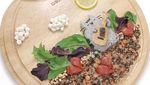 Keren! Desainer Grafis Ini Bikin Bento Cantik di Atas Piring Kayu