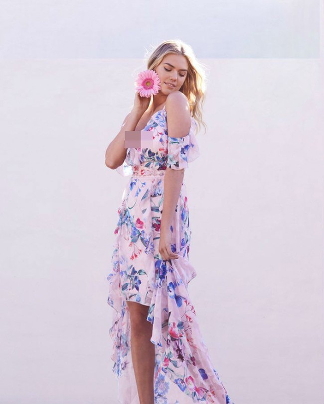 Kate pun membuktikan keseksiannya dengan menjadi model cover di majalah Maxim edisi Juli. Model 25 tahun itu foto dengan dress menerawang yang memikat. Foto: Instagram