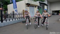 Mereka pun juga kerap bersepeda statis di gym demi menjaga kebugaran tubuh. (Foto: Wiwid/detikHealth)