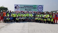 Kru PT PP bersiap menyambut pembukaan fungsional tol Pandaan Malang untuk mudik Lebaran 2018.Foto: Dok. PT PP (Persero) Tbk