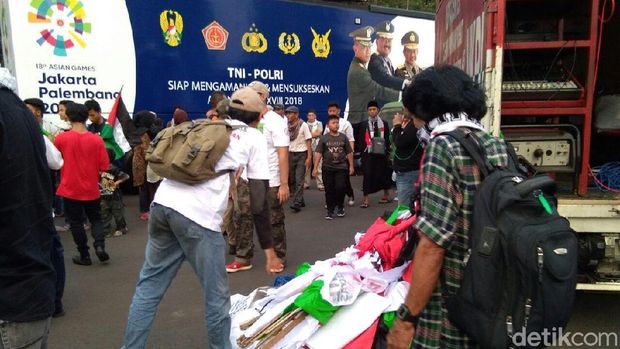 Sempat Orasi di Taman Aspirasi, Massa Pendemo Kedubes AS Bubar