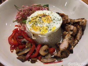 Sama Dengan: Semerbak Nasi Ayam Kecombrang yang Mantap