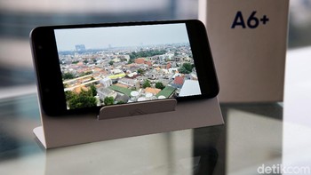 Dengan segala perbekalan yang dimiliki, Galaxy A6+ bakal dijual dengan harga Rp 4,899 juta. Sedangkan Galaxy A6 Rp 3,799 juta. Foto: Muhammad Ridho