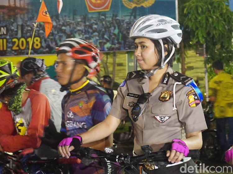 Kring Kring! Belasan Orang Mudik Naik Sepeda, Malam Ini Tinggalkan DKI