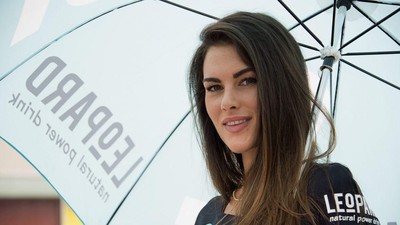 Si Seksi Francesca Sofia Novello, dari Umbrella Girl hingga Mengandung Anak Rossi