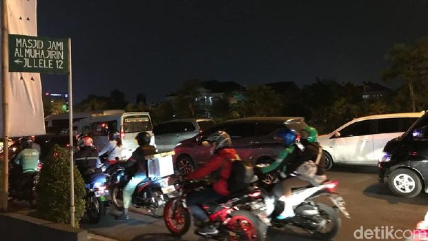 Kalimalang dilintasi pemudik yang menuju Jawa lewat jalur Pantura