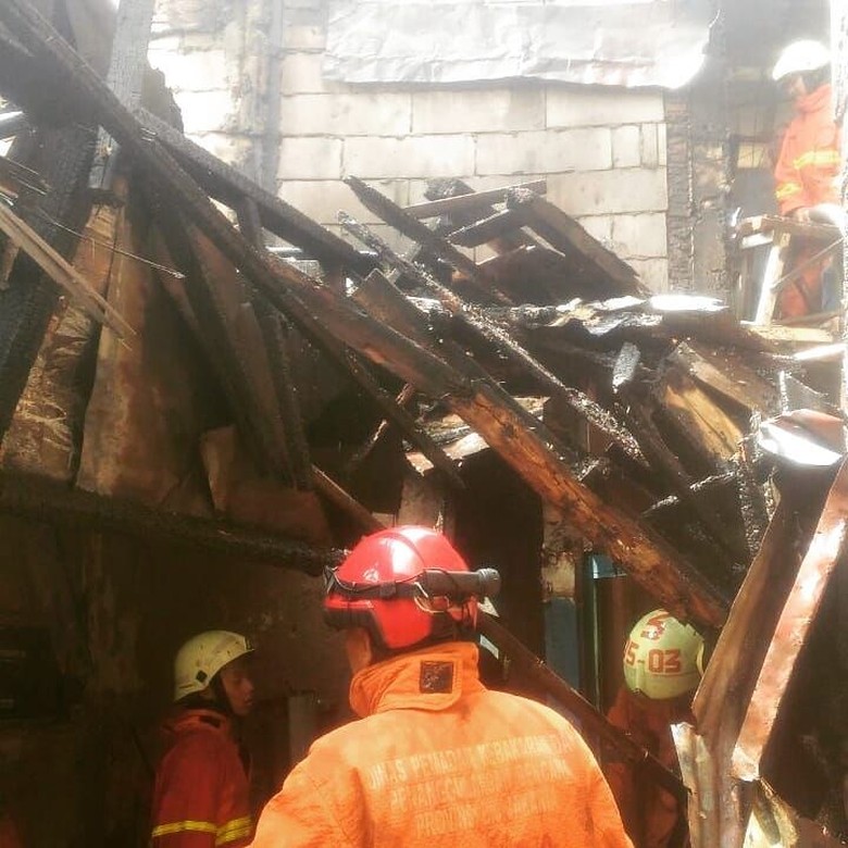 Gara-gara Puntung Rokok, 3 Rumah Petak di Johar Baru Terbakar Gara-gara Puntung Rokok, 3 Rumah Petak di Johar Baru Terbakar