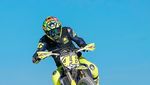 Gaya Valentino Rossi Main Motocross