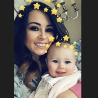 Jika melihat penampilannya, Anda mungkin tidak menyangka jika Carrie Hilton sudah punya cucu. Selain karena terlihat cantik dan seksi, usia Carrie yang baru 36 tahun memang tergolong sangat muda untuk punya seorang cucu.  Foto: Instagram Carrie Hilton