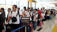 Antrean penumpang tampak mengular di bagian dalam Stasiun BNI City. Foto: Dok. BNI