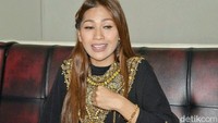 Hal itu dialaminya kala masih menjadi anak band dan Tata memilih untuk langsung turun dan menampar pria tersebut. Pool/Ismail/detikFoto.